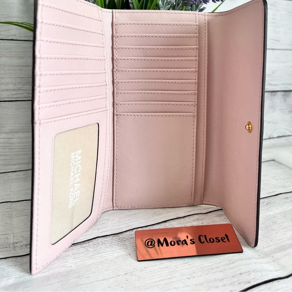 🦋Michael Kors Trifold Wallet